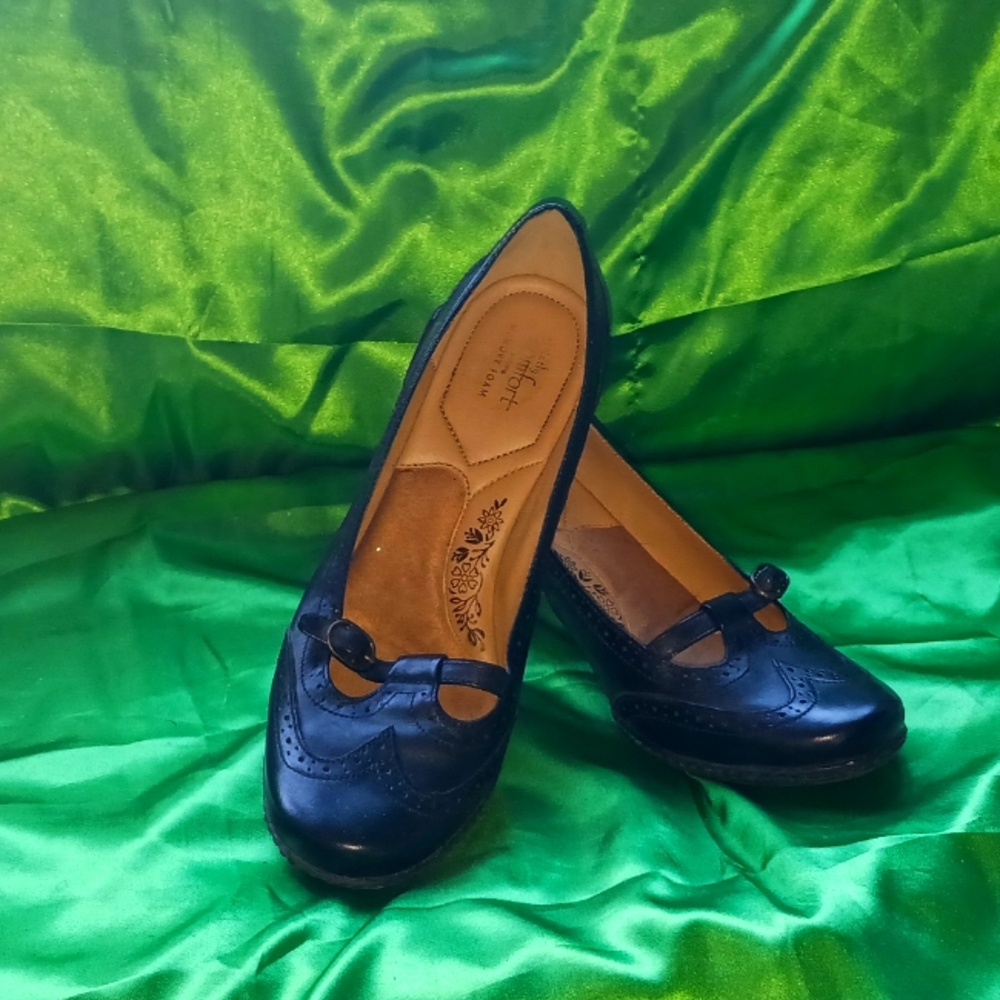 Strictly Comfort 9M Heels